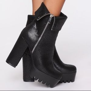 BRAND NEW - Black Platform Booties